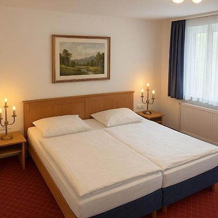 Hotel Schillerplatz Ерінґен Екстер'єр фото
