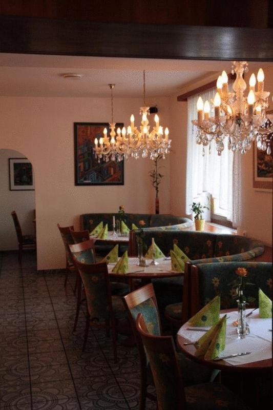 Hotel Schillerplatz Ерінґен Екстер'єр фото